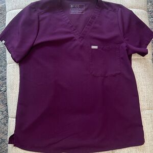 Deep purple FIGS Catarina one pocket top!